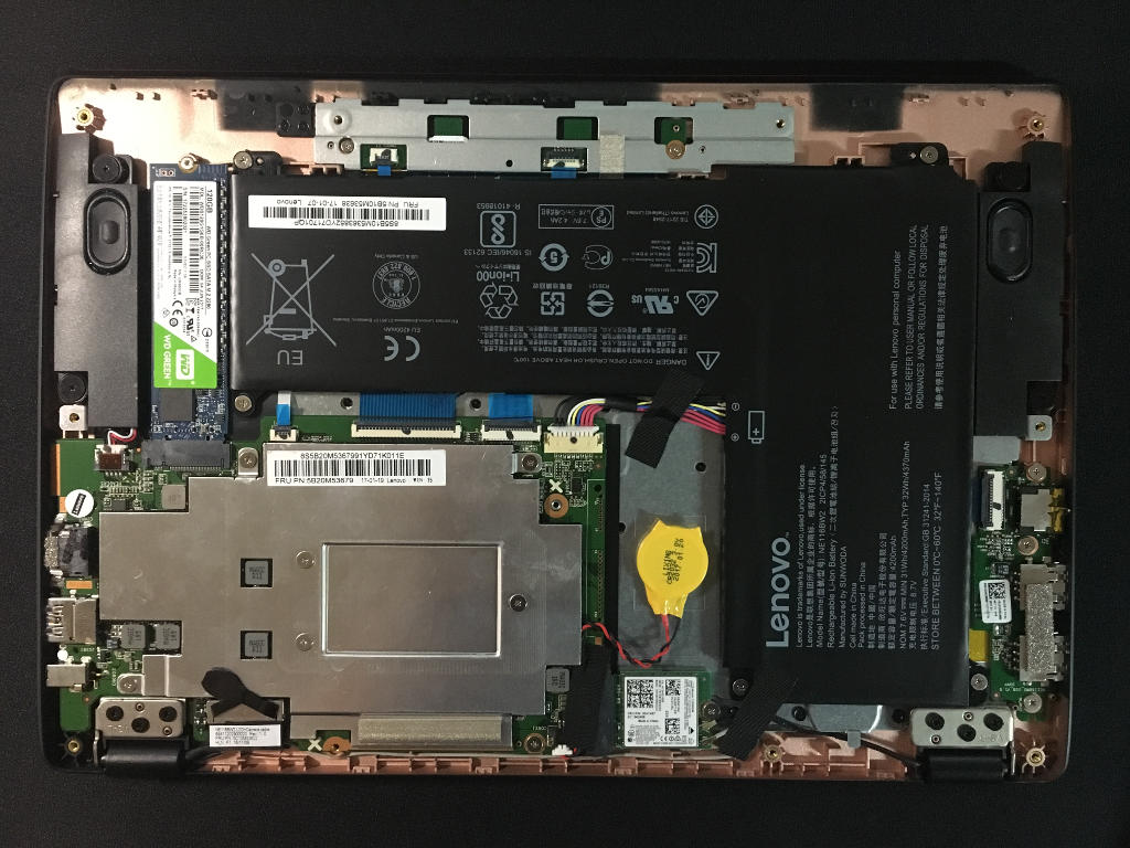 Innenansicht des Lenovo Ideapad inklusive WD Green SSD.